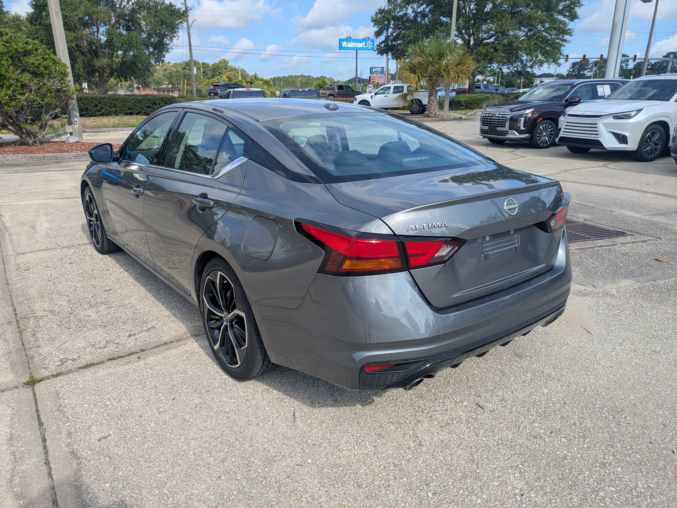 Used 2024 Nissan Altima 2.5 SR FWD image 6