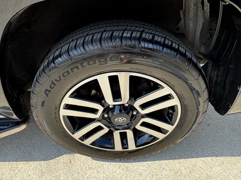 Used 2015 Toyota 4Runner SR5 Premium image 8