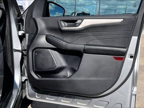 Used 2022 Ford Escape SE w/ SE Sport Appearance Package image 29