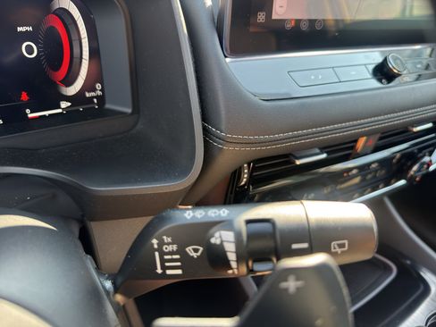 Used 2025 Nissan Rogue SL w/ SL Premium Package FWD image 27