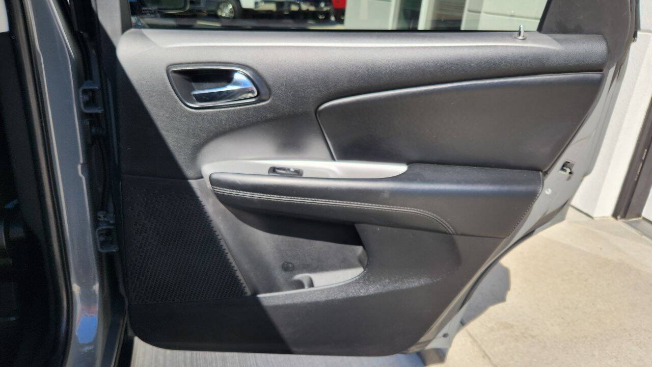 Used 2019 Dodge Journey SE FWD image 21