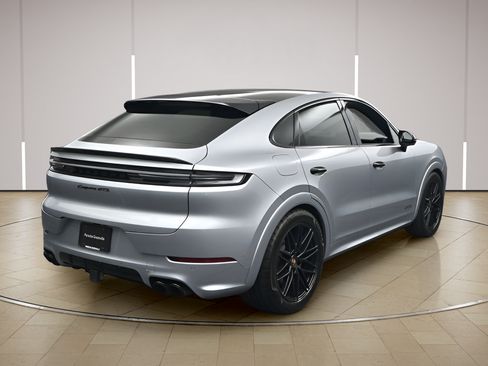 Certified 2025 Porsche Cayenne GTS AWD/4WD image 25