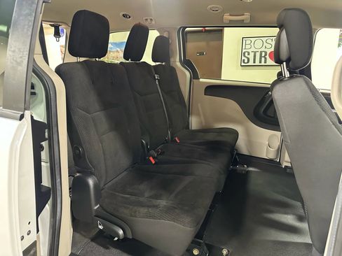 Used 2019 Dodge Grand Caravan SE image 31