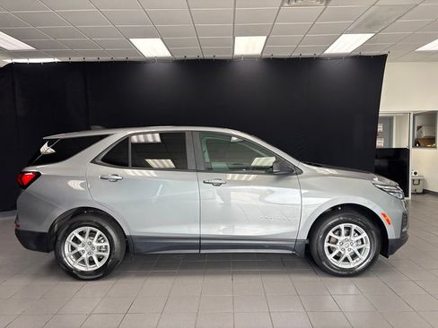 Used 2023 Chevrolet Equinox LS AWD/4WD image 2