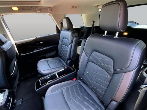 Certified 2024 Nissan Pathfinder Platinum FWD image 17