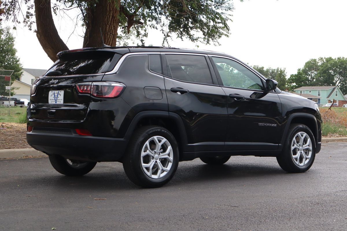 Used 2024 Jeep Compass Sport AWD/4WD image 5