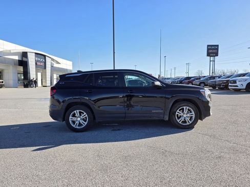 Used 2024 GMC Terrain SLE image 9