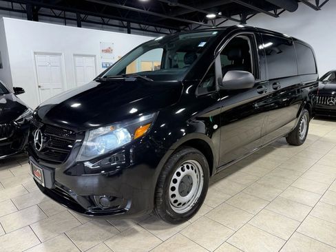Used 2018 Mercedes-Benz Metris Passenger image 10