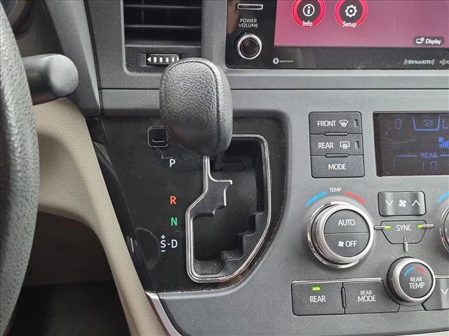 Used 2020 Toyota Sienna LE w/ Carpet Mat Package FWD image 10