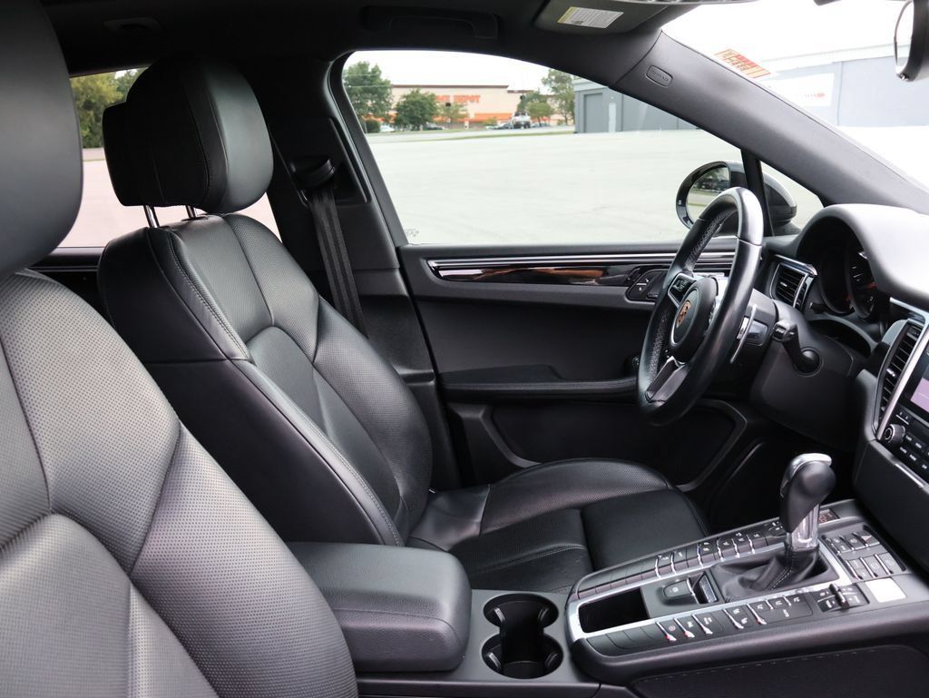 Used 2018 Porsche Macan AWD/4WD image 9