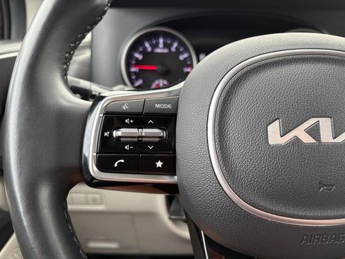 Used 2022 Kia Carnival LX FWD image 14