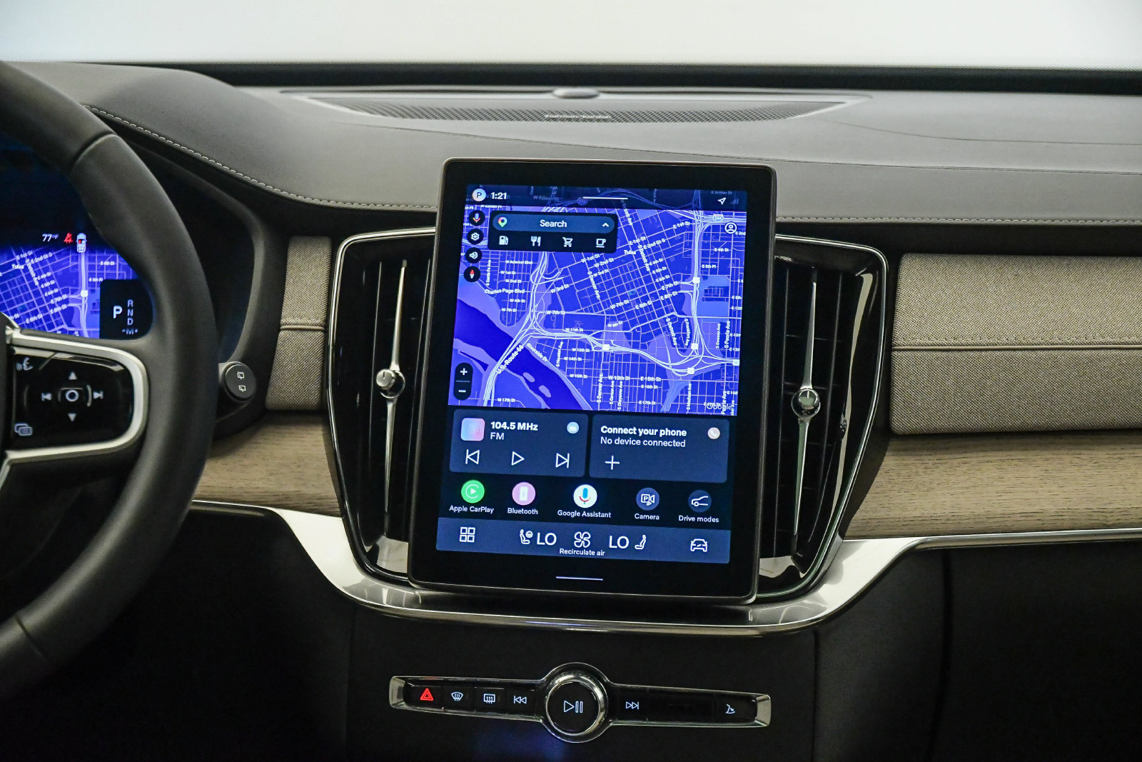 Certified 2026 Volvo XC90 B6 Plus AWD/4WD image 14