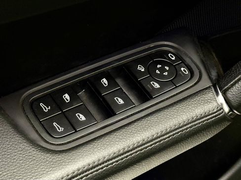 Used 2022 Porsche Cayenne Platinum Edition AWD/4WD image 12