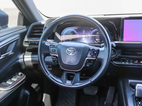 Certified 2023 Toyota Crown AWD/4WD image 18