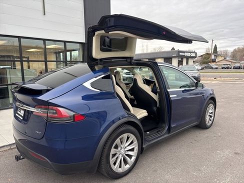 Used 2018 Tesla Model X 75D image 14