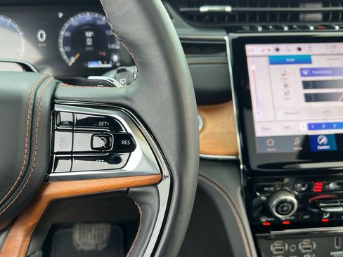 Used 2024 Jeep Grand Cherokee Summit image 38