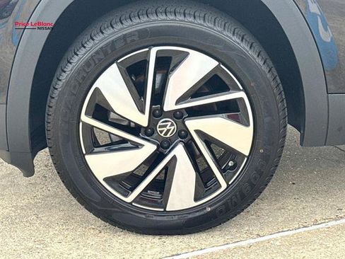 Used 2025 Volkswagen Atlas SE FWD image 4