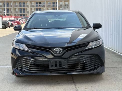 Used 2018 Toyota Camry LE image 7