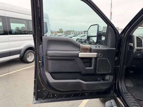 Used 2017 Ford F250 Lariat w/ Lariat Ultimate Package image 14