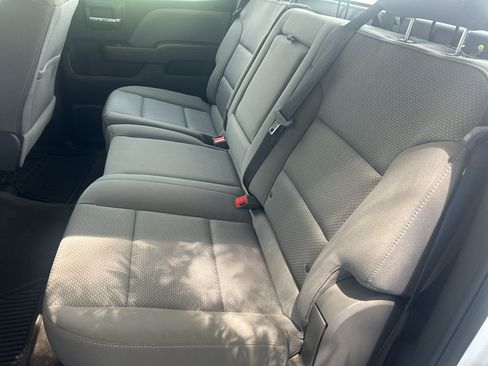 Used 2018 Chevrolet Silverado 1500 Custom w/ Custom Value Package RWD image 17