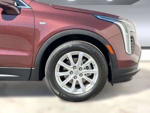 Used 2023 Cadillac XT4 Luxury w/ Cold Weather Package image 12