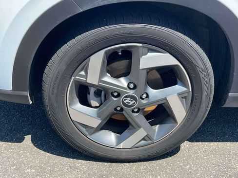 Used 2025 Hyundai Venue SEL FWD image 10