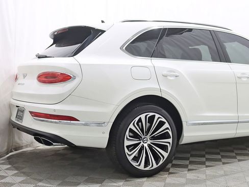Used 2021 Bentley Bentayga AWD/4WD image 11