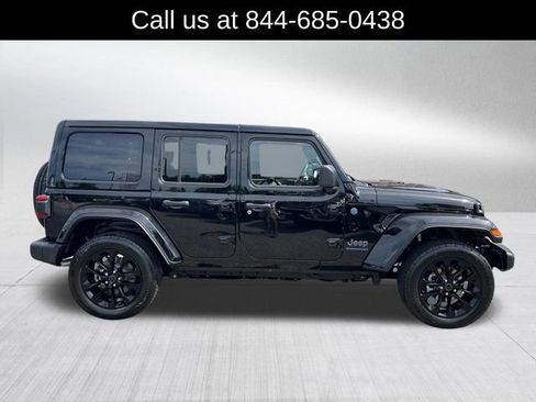 Certified 2025 Jeep Wrangler Unlimited Sahara w/ Safety Group AWD/4WD image 4
