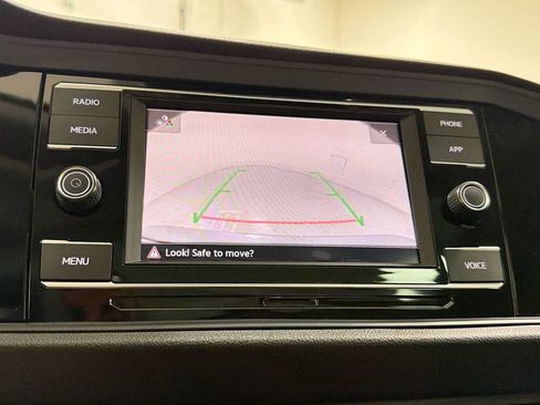 Used 2024 Volkswagen Jetta SE FWD image 19