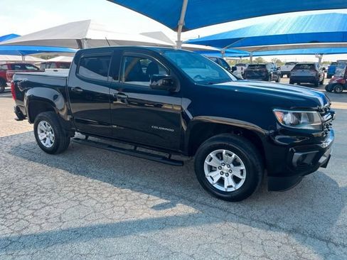 Used 2022 Chevrolet Colorado LT w/ LT Convenience Package AWD/4WD image 3
