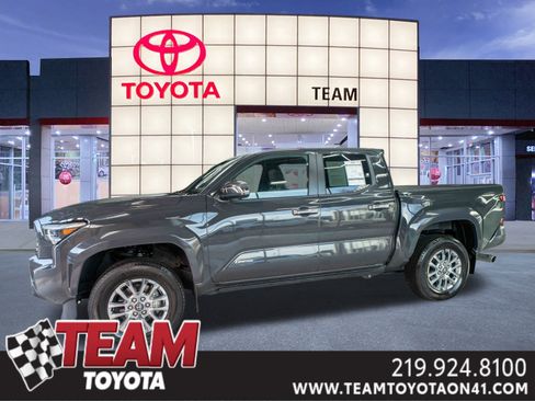 Used 2024 Toyota Tacoma Limited image 1