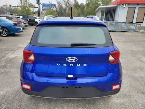 Used 2025 Hyundai Venue Limited image 8