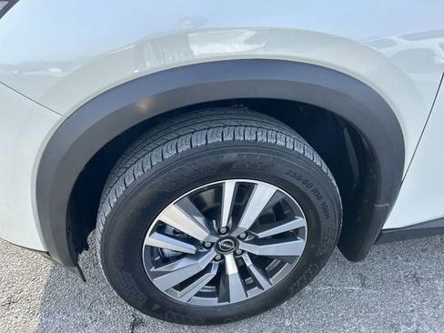 Used 2024 Nissan Pathfinder SL w/ Black Appearance Package image 10