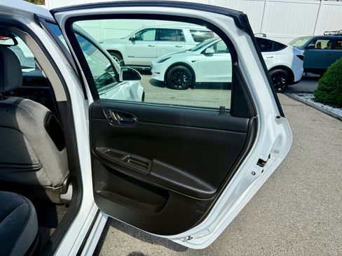 Used 2014 Chevrolet Impala LT w/ LT Sunroof Package image 21