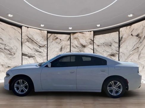 Used 2019 Dodge Charger SXT RWD image 4
