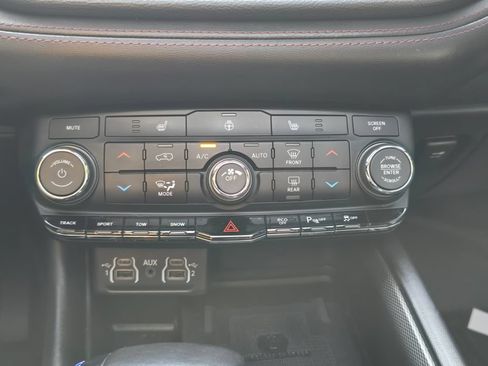 Used 2021 Dodge Durango R/T w/ Tow 'N Go Package AWD/4WD image 33