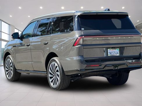Used 2025 Lincoln Navigator Black Label AWD/4WD image 6