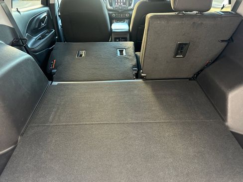 Used 2024 GMC Terrain SLE image 18