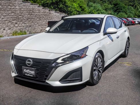 Used 2023 Nissan Altima 2.5 SV image 10