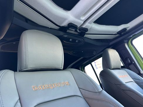 New 2025 Jeep Gladiator Mojave image 19