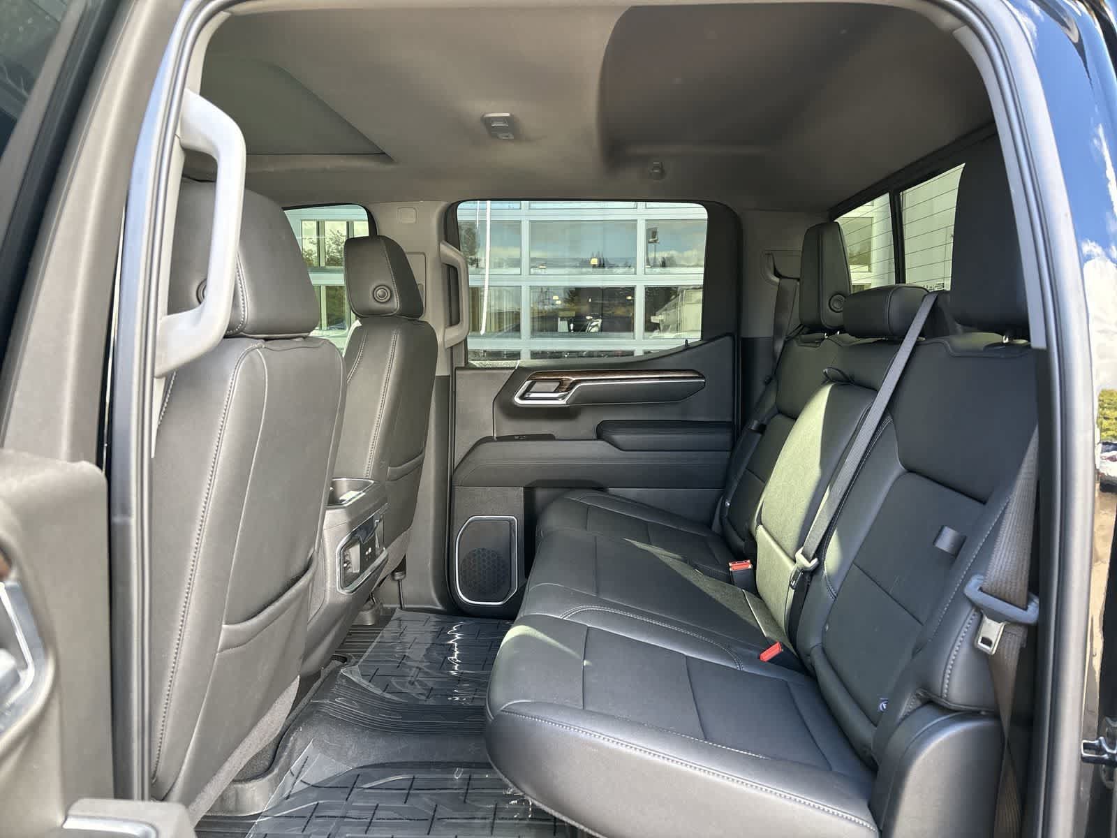Used 2025 GMC Sierra 1500 Elevation w/ Elevation Premium Package AWD/4WD image 9