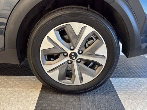 Used 2021 Kia Niro EX w/ Cold Weather Package FWD image 10