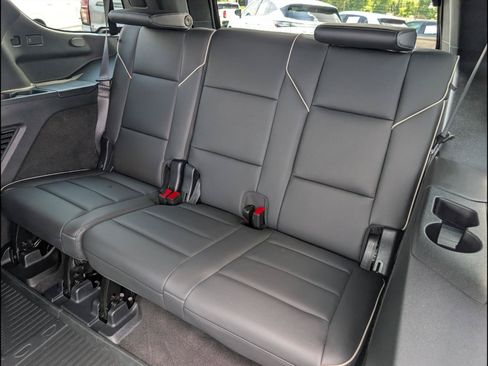 Used 2025 Cadillac Escalade Premium Luxury AWD/4WD image 13