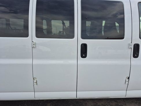 Used 2020 Chevrolet Express 3500 LT w/ LT Preferred Equipment Group image 12