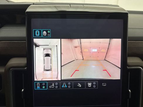 Used 2025 GMC Yukon Denali Ultimate AWD/4WD image 34