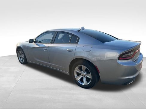 Used 2016 Dodge Charger SXT image 3