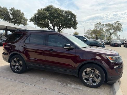 Used 2018 Ford Explorer Sport w/ Equipment Group 401A AWD/4WD image 4