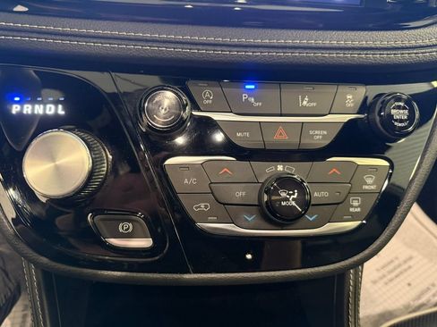 Used 2023 Chrysler Pacifica Limited w/ Uconnect Theater Family Group AWD/4WD image 33
