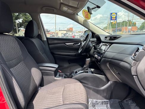 Used 2018 Nissan Rogue SV AWD/4WD image 28