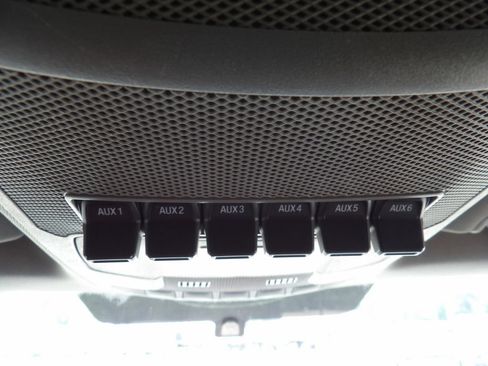 Used 2017 Ford F550 2WD Regular Cab Super Duty image 25